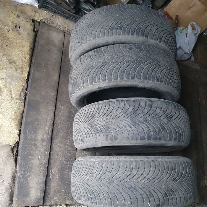 Шины резина  б/у (зимова)R17  205/55