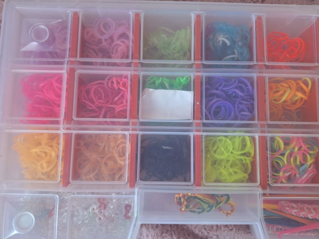 Gumki kolorowe i ksiazki z instrukcją loom bands