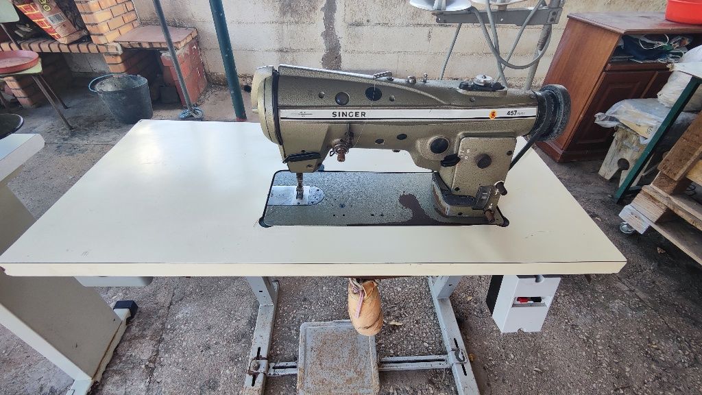 Vendo 2 máquinas de costura industriais