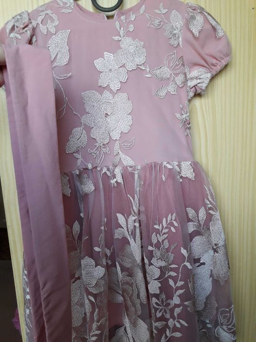 Святкові,гарні сукні на дівчинку. Розмір 104-128. 4-6р. Черное платье