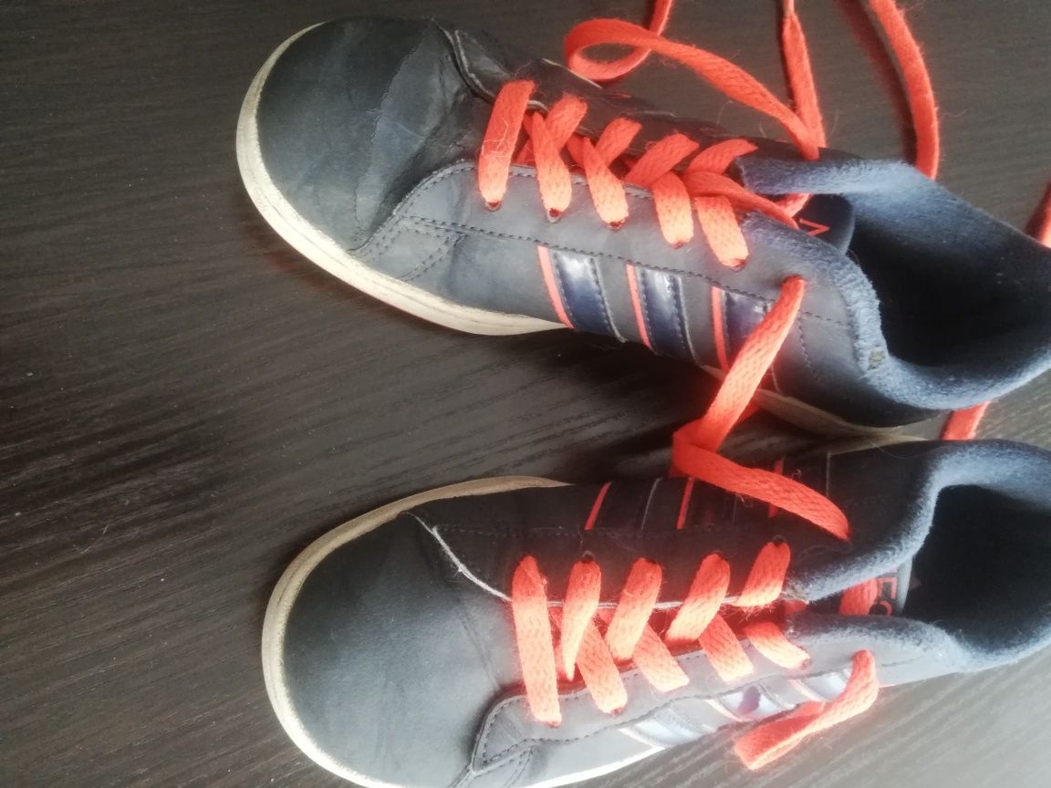 Buty chłopięce sportowe Adidas rozmiar 34