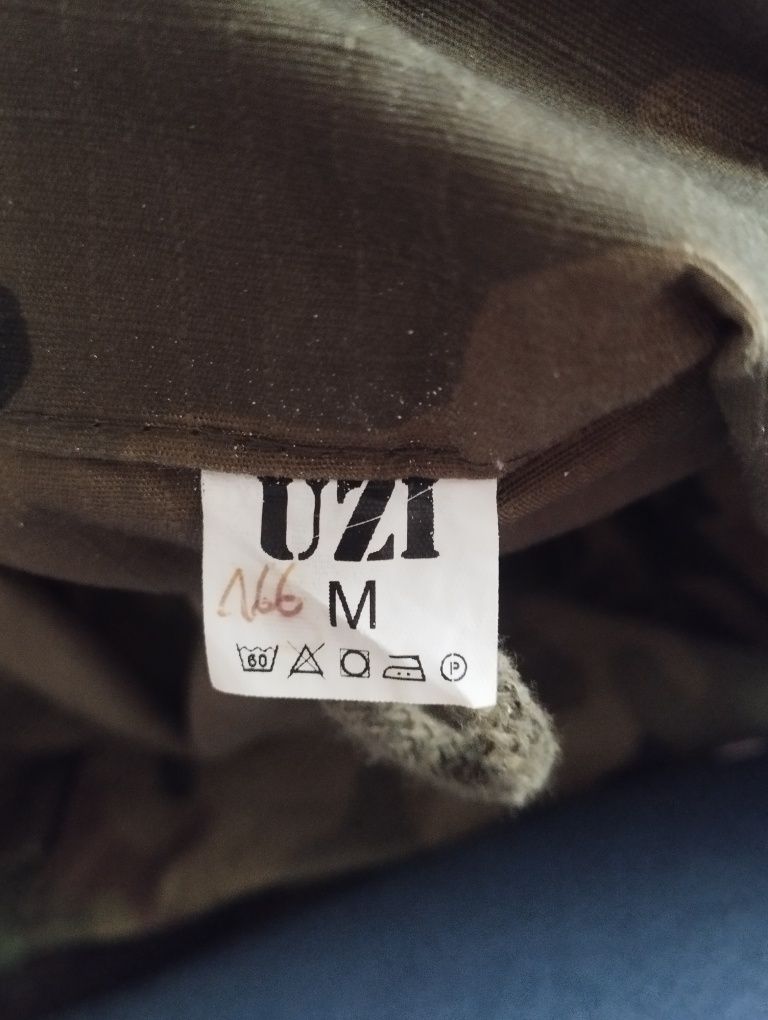 Mundur wojskowy kompletny, z naszywkami