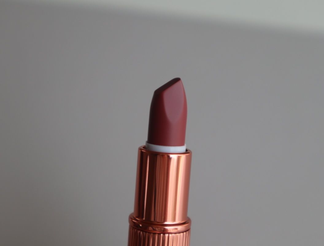 Помада Charlotte Tilbury Pillow Talk 2 medium 1,1 г
Відтінок Pillow Ta