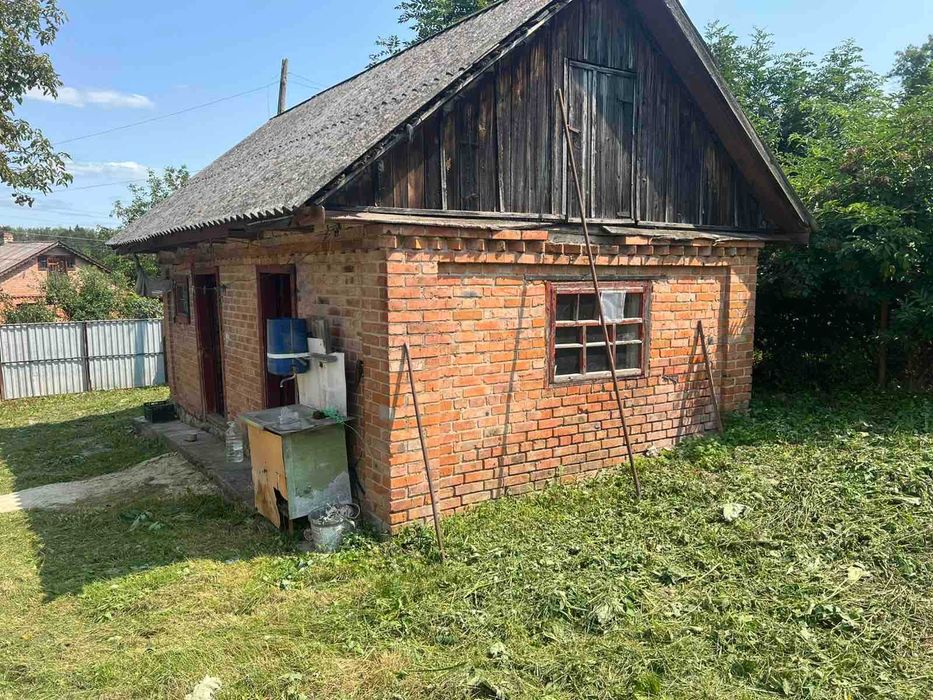 Продається  будинок у селі Парпурівці 28 с землі