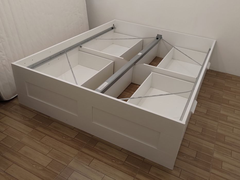Cama de casal IKEA