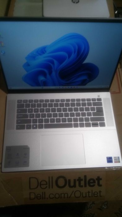 Dell Insspiron 5620 i7 16"