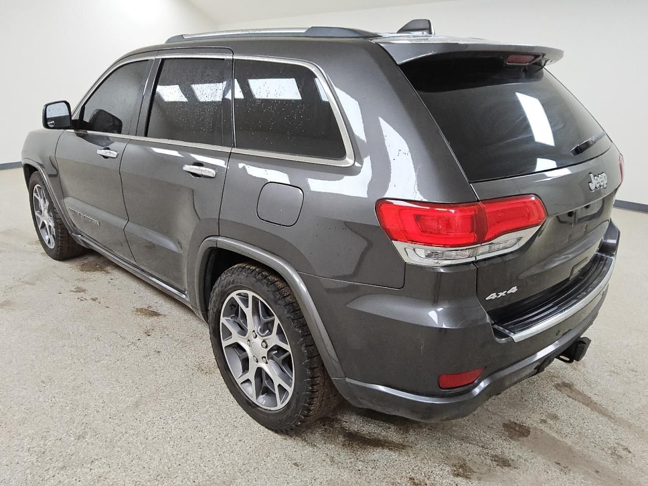 Бампер Jeep Grand Cherokee WK2 2010-2020 разборка гранд запчастини