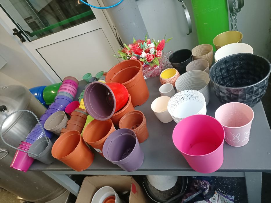 Duże plastikowe osłonki na doniczki