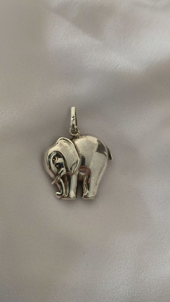 Elefante em prata topázio