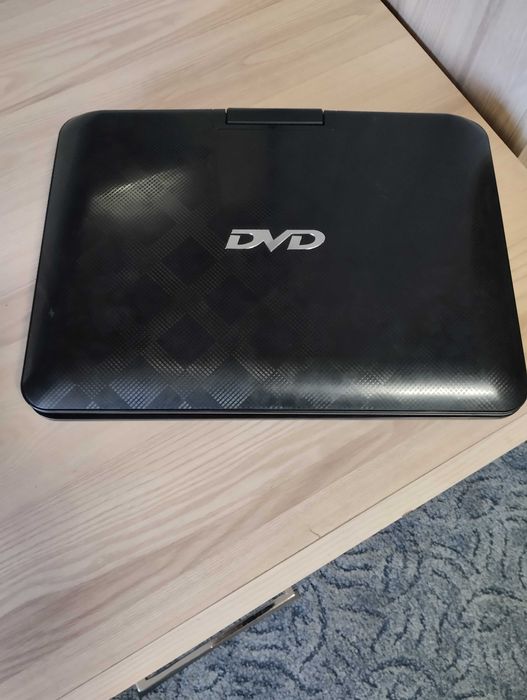 Продам  портативный ДВД