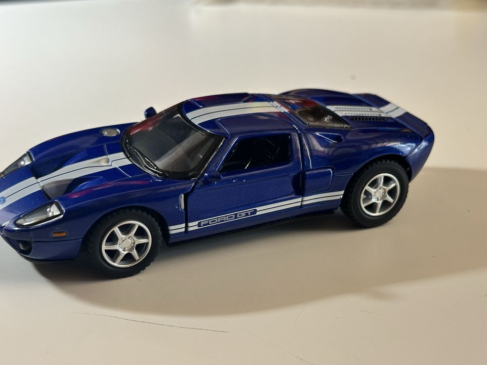 Carro Miniatura Ford 2006 GT