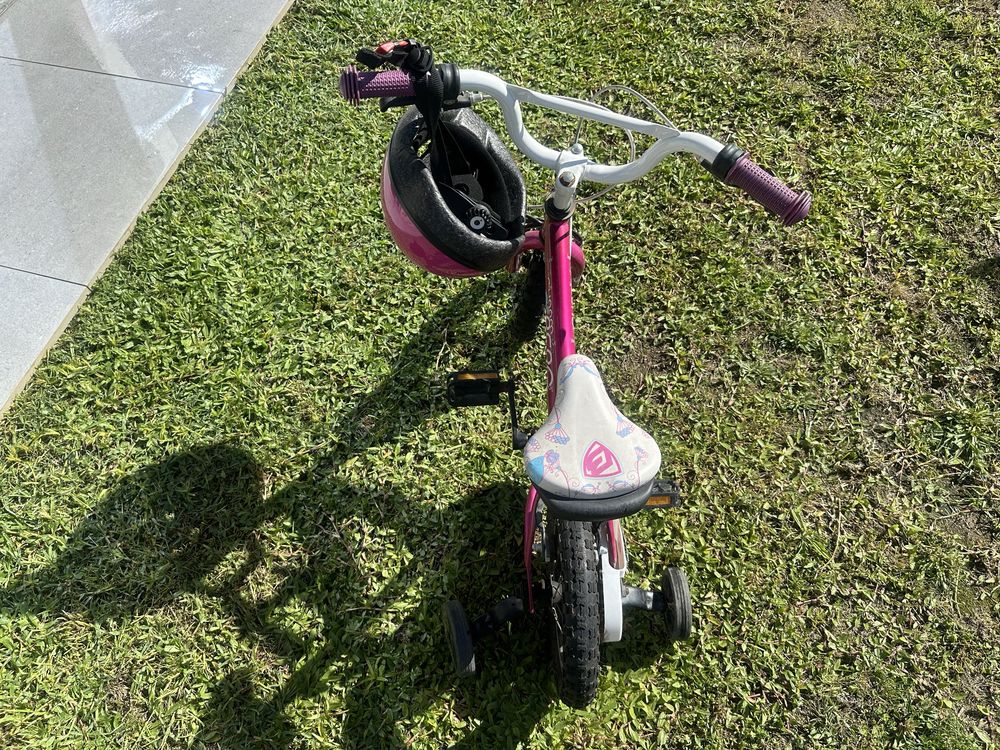 Bicicleta crianca com rodas laterais