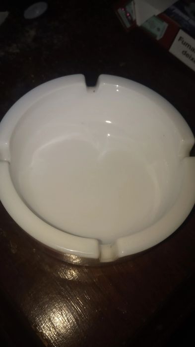 Vendo cinzeiro ( LM)