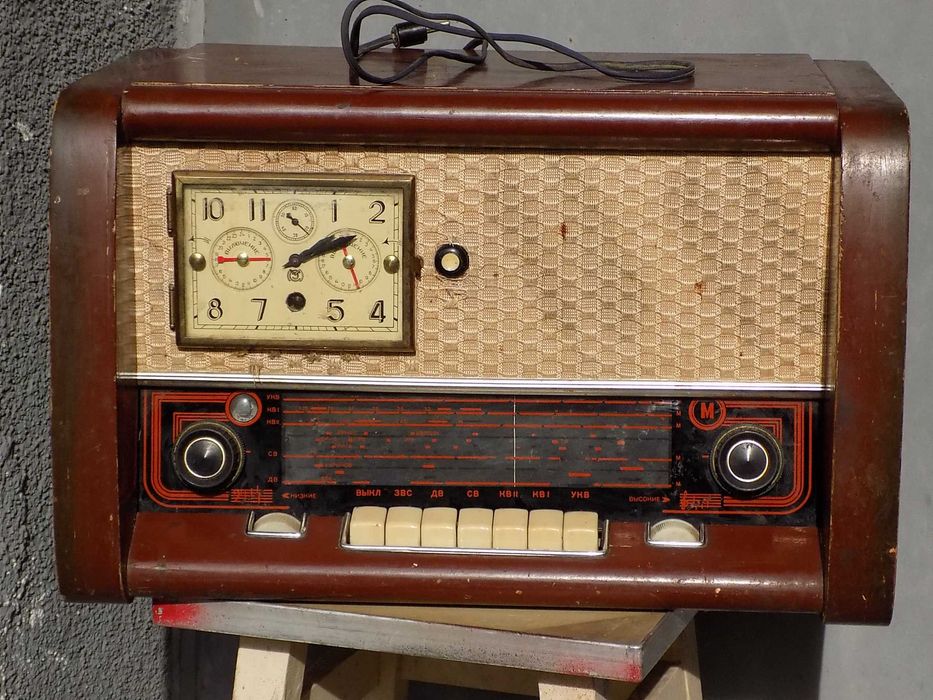 Радиоприемник Рассвет с часами