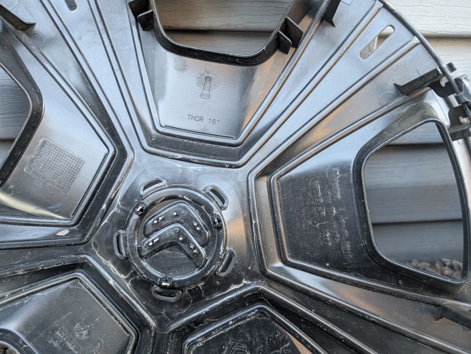 Комплект оригінальних ковпаків Citroen R16 в хорошому стані