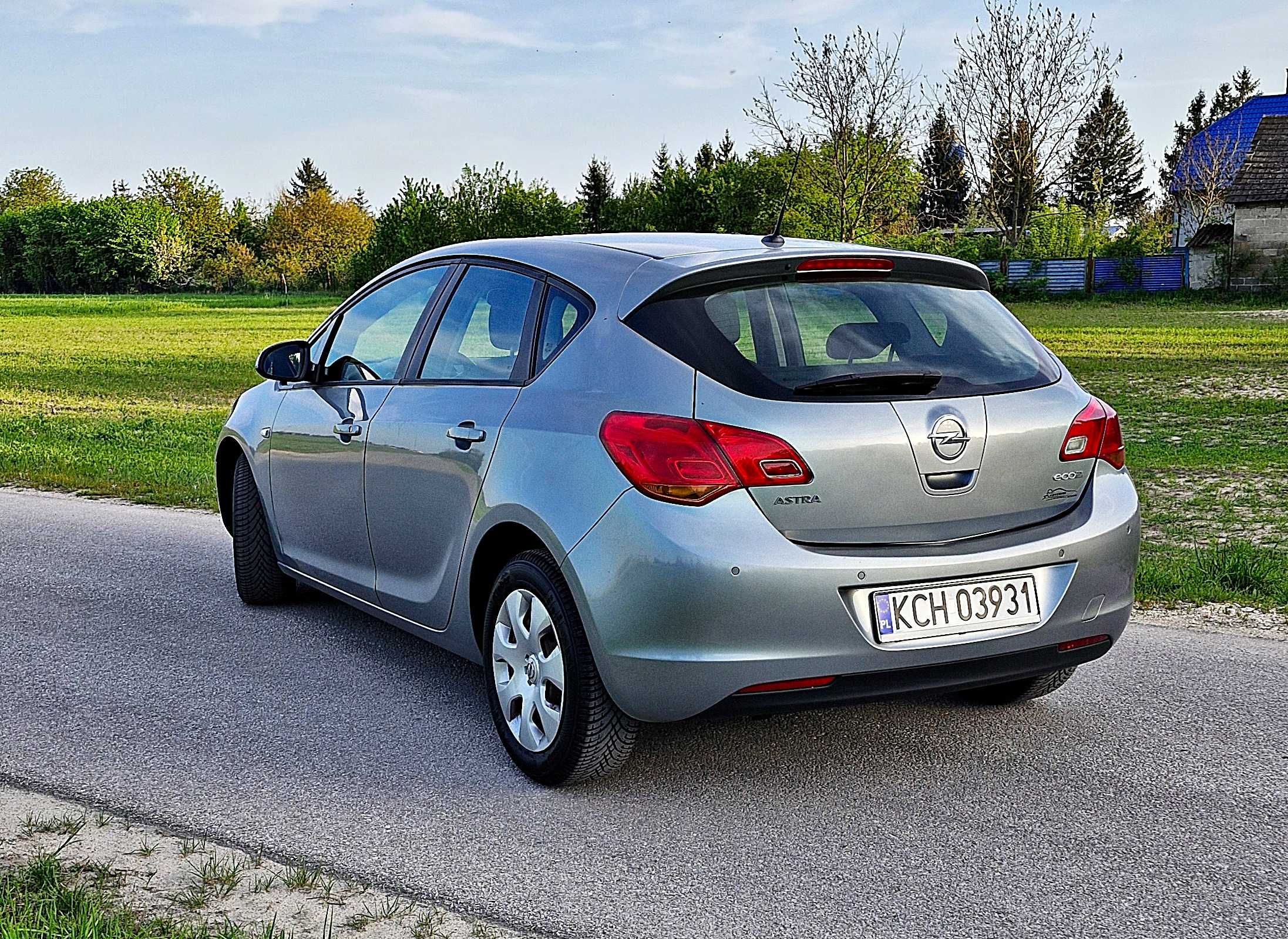 Opel Astra J 1.6 benzyna Grzana kierownica Ładna Dobry stan