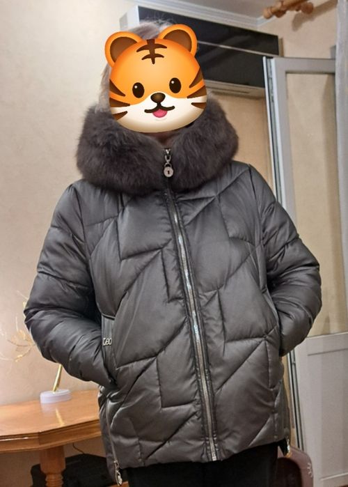 Зимова жіноча куртка з капюшоном