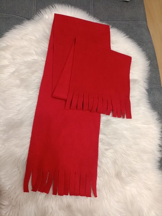 Czerwony szal szalik z grubymi frędzlami vintage
