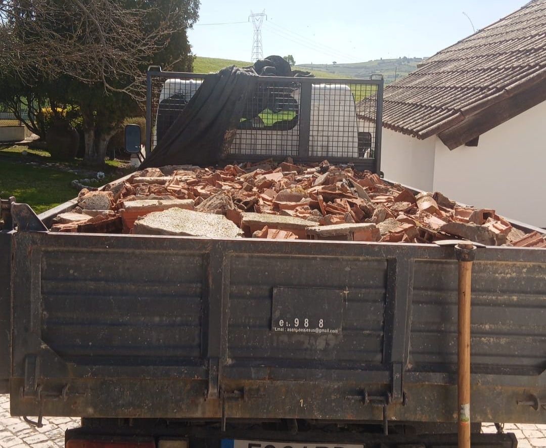 SETÚBAL arredores CARRINHAS e CONTENTORES p/recolha de entulho e lixo