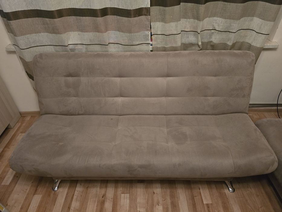 Kanapa rozkładana z pojemnikiem na pościel