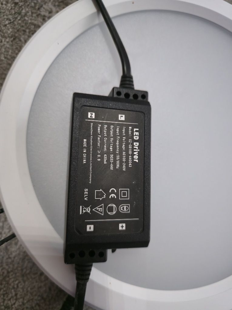 Lampy LED do sufitów podwieszanych