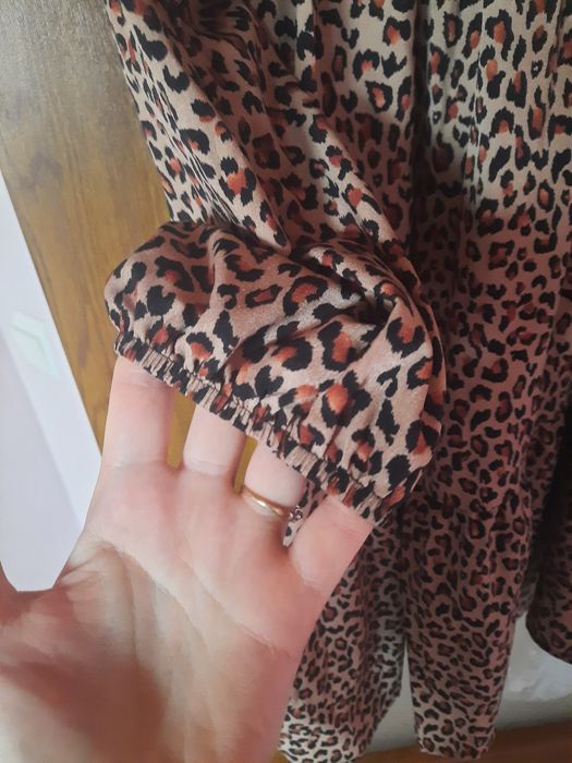 Luźna sukienka w panterke M