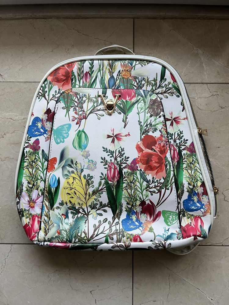 Mochila com Padrão floral colorido