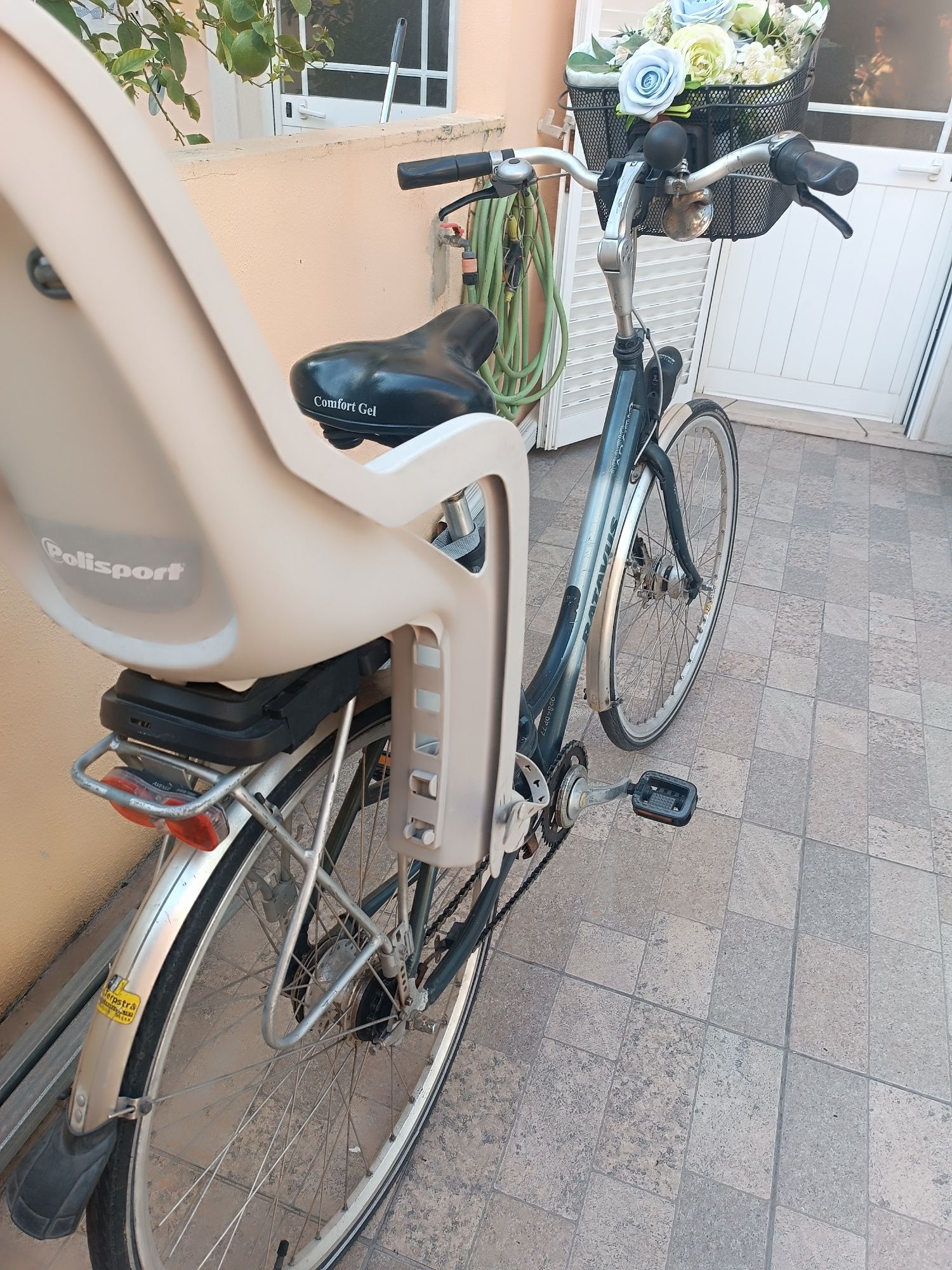 Bicicleta Urbana Batavus com Cadeirinha Infantil – Pronta para Usar
