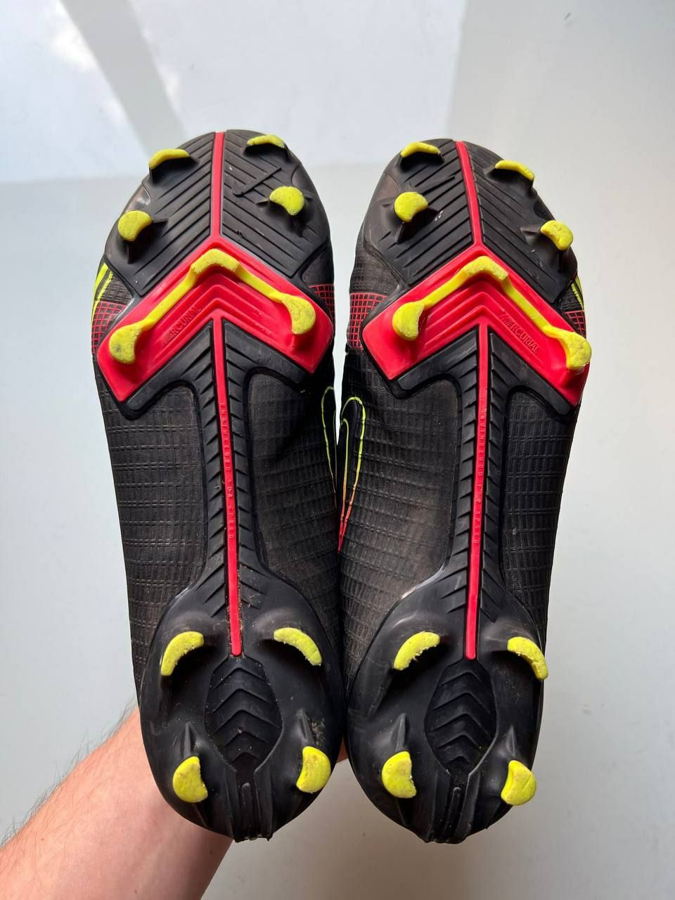 NIKE MERCURIAL SUPERFLY 8FG
Розмір:40 (25см) Підійде для гри у футбол.