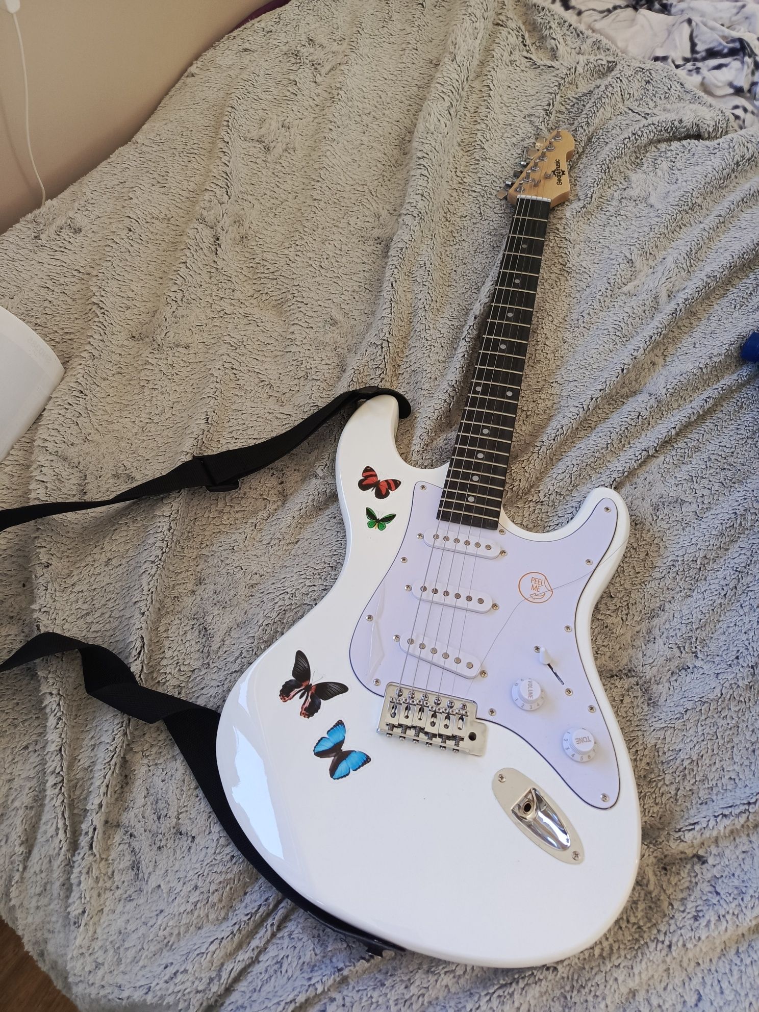 Sprzedam gitarę elektryczną białą