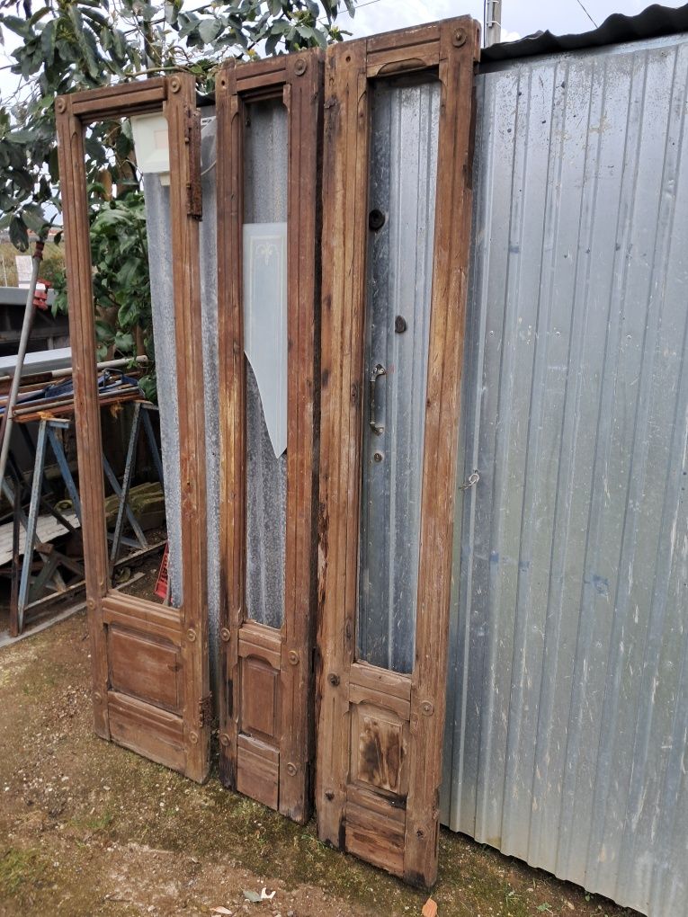 Portas em madeira usadas.