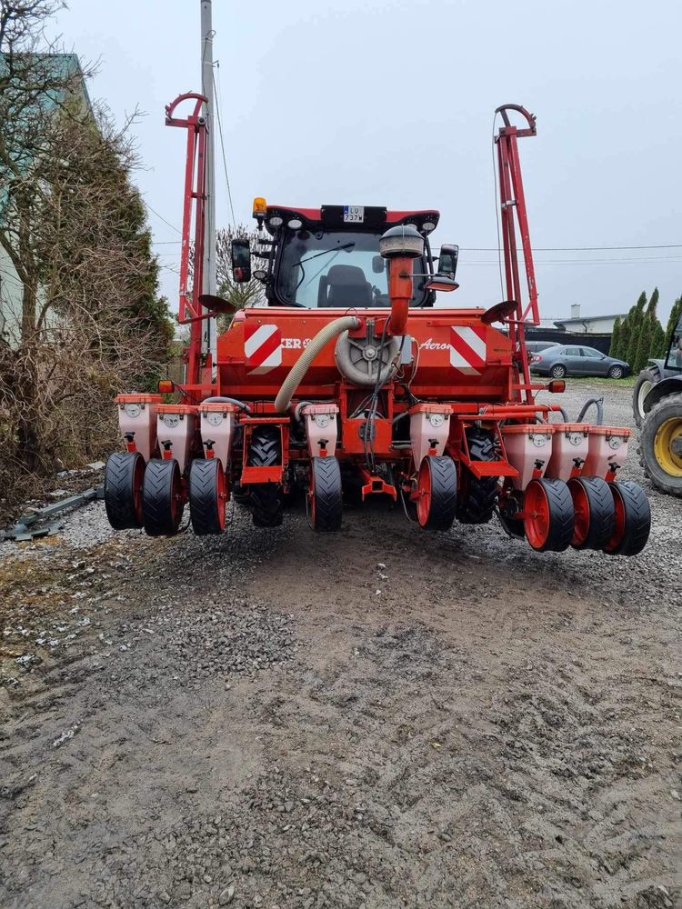 Becker Siewnik do kukurydzy 8 rzędowy hydraulicznie rozkładany.