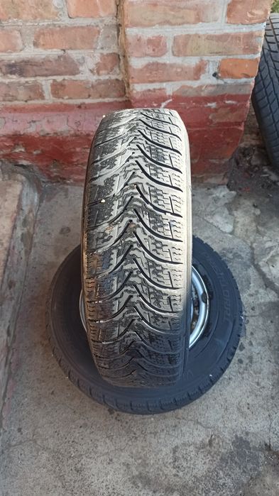 Продам резину зиму r13 175/70 на дисках 4/98-4/100