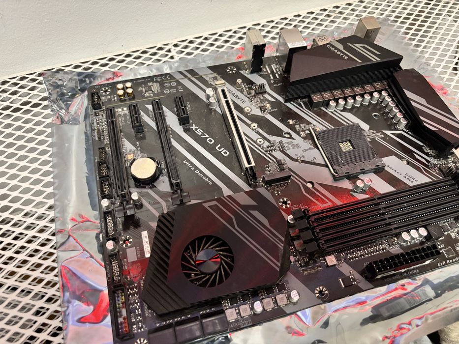 Gigabyte Motherboard X570 UD