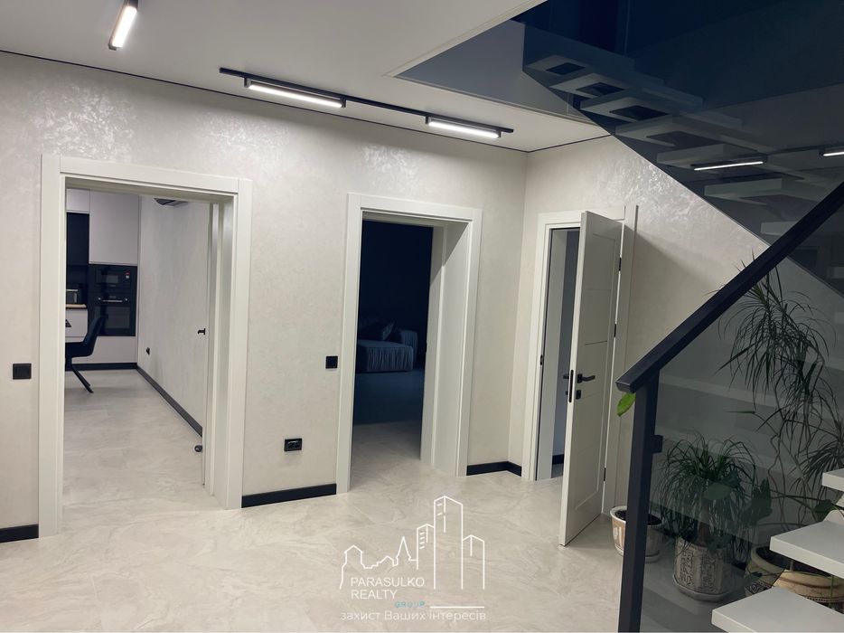 Продам шикарний будинок з меблями та приміадьною технікою