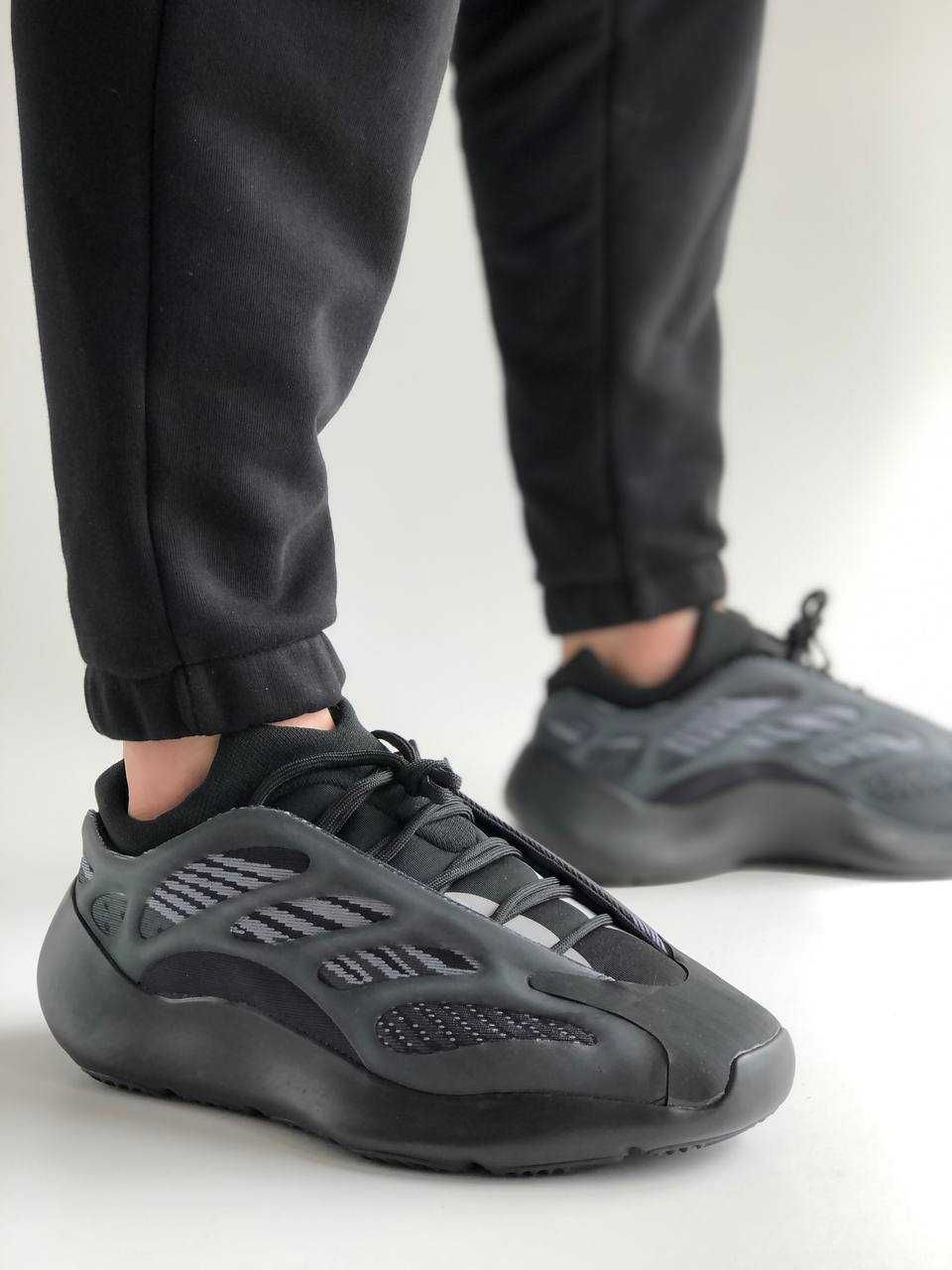 Чоловічі кросівки Adidas Yeezy boost 700 v.3 чорні всі розміри 36-45