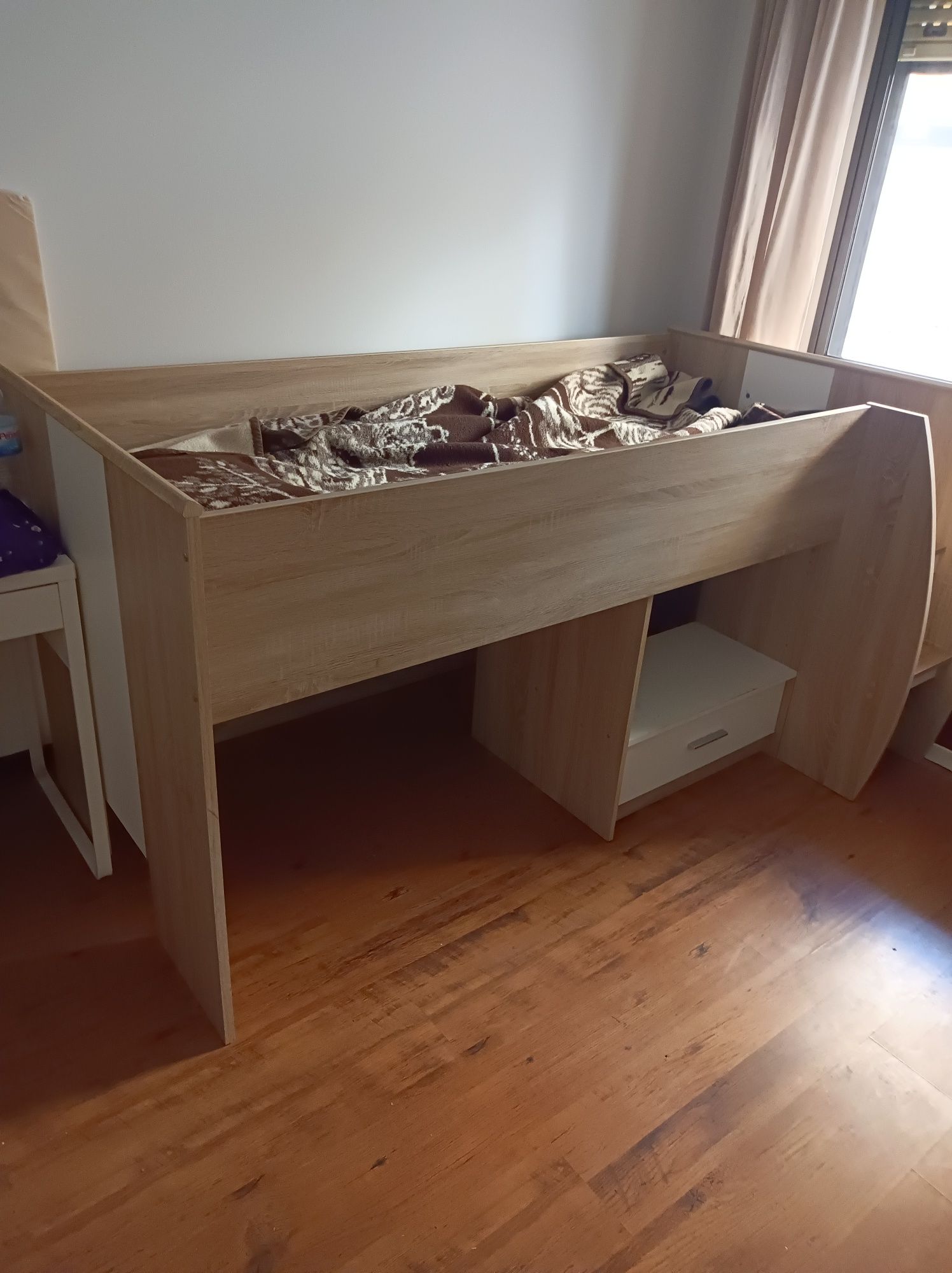 Cama com resguardo