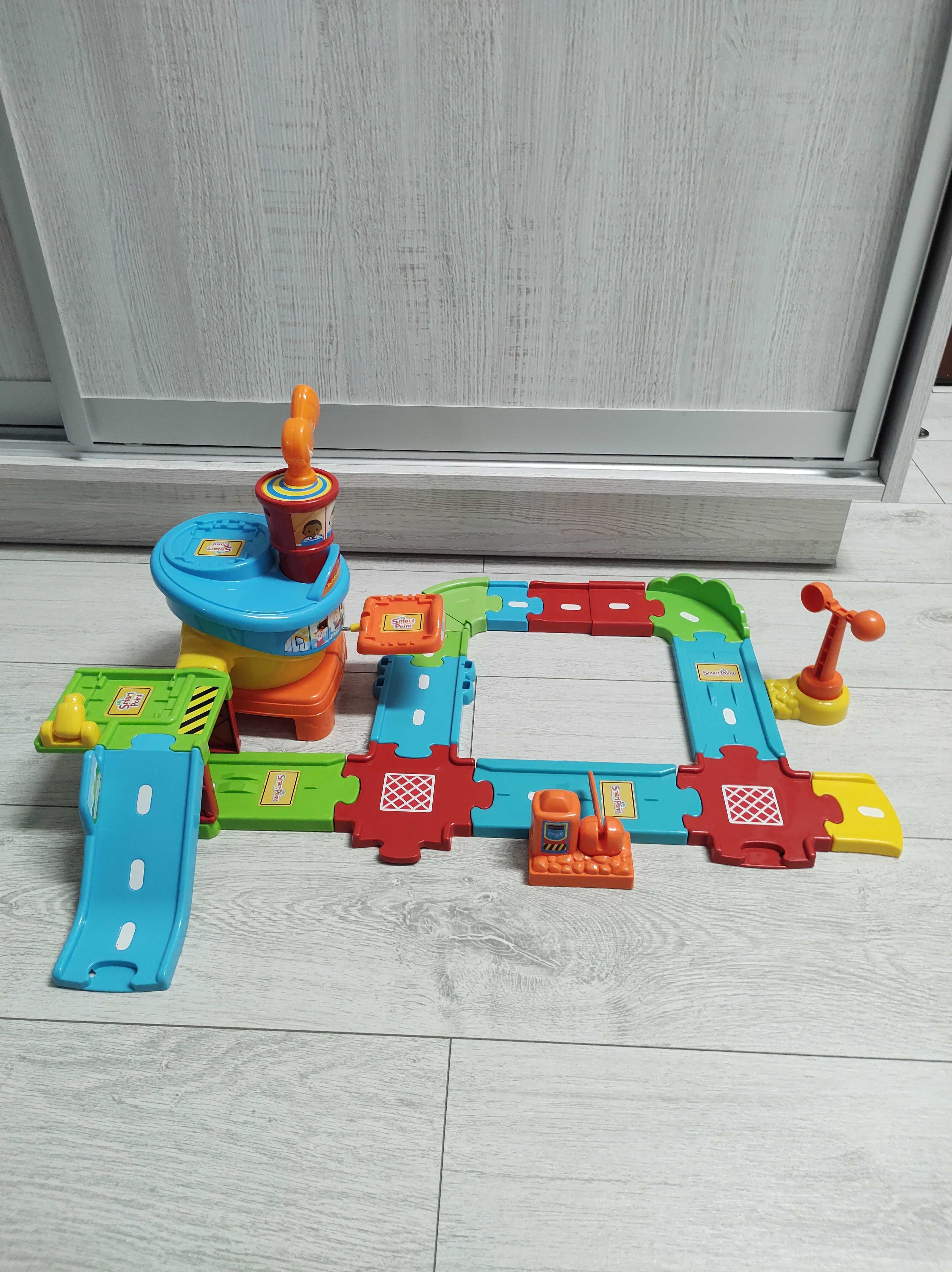 Lotnisko Vtech + dodatkowe elementy do tworzenia ulic + motor