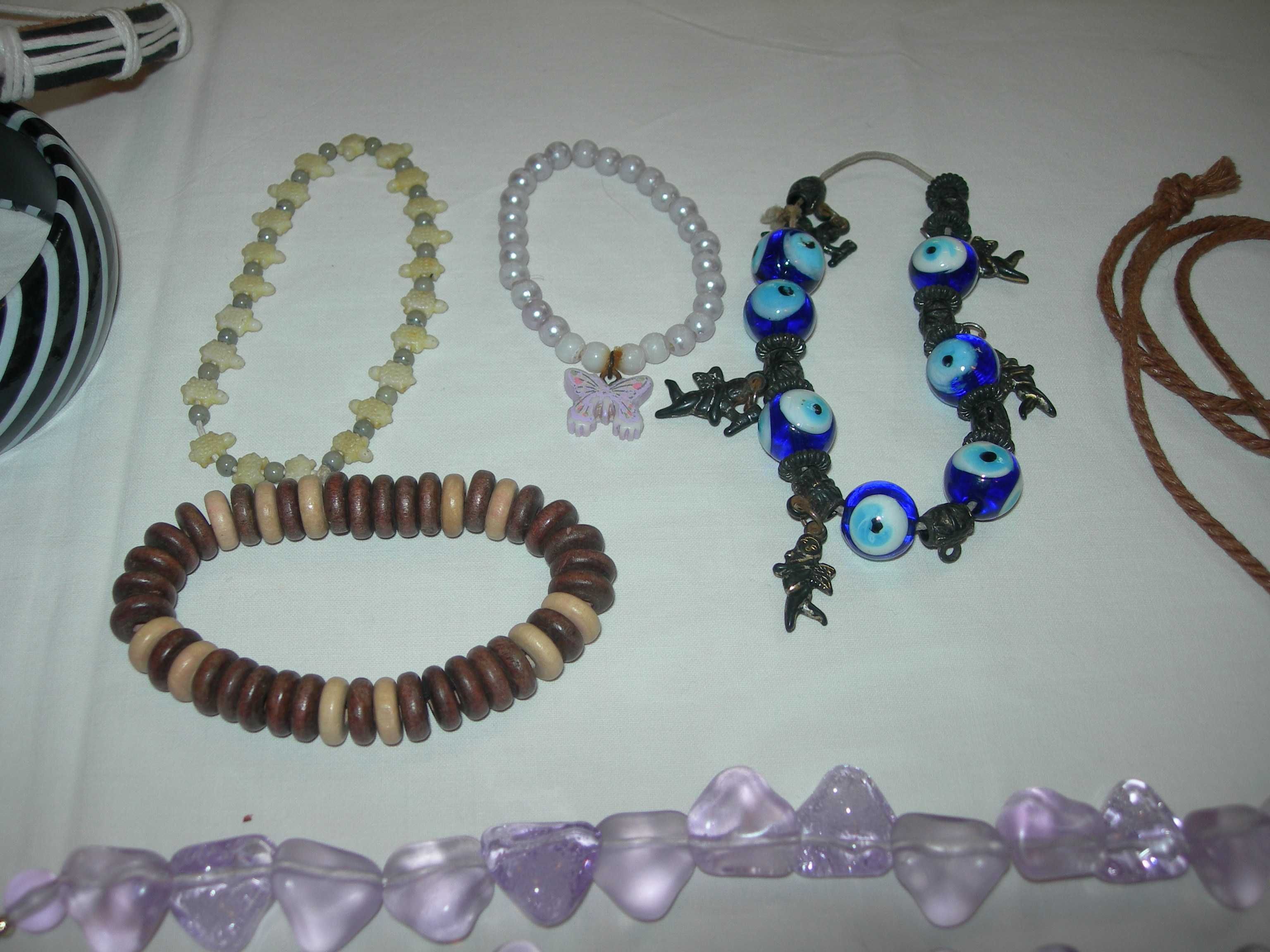 Bijuteria. Fios pulseiras e afins.