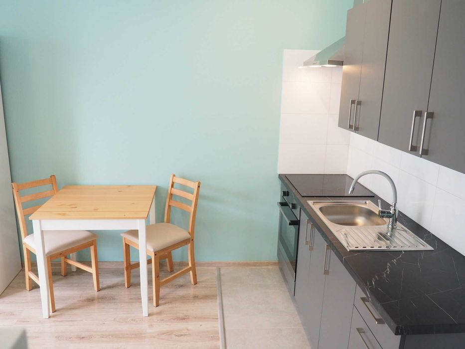 Komfortowa kawalerka na ul.Karoliny 11 od zaraz