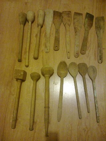 narzędzia; drewno; łyżki; tłuczki; itp; stare