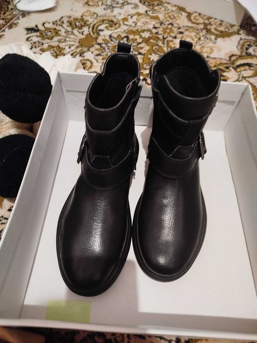 Продам черевики geox