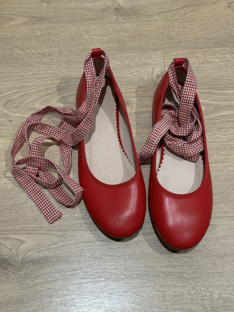 Sapatos Vermelhor tipo Bailarina com fitas n°38