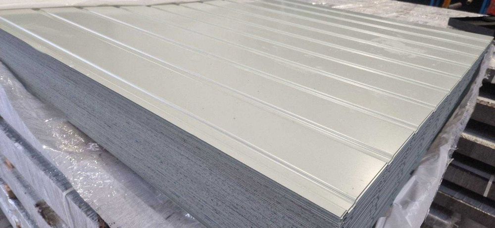 Blacha T-7 na ścianę, sufit, podbitkę 2,50m długość 0,60mm Jasny kolor