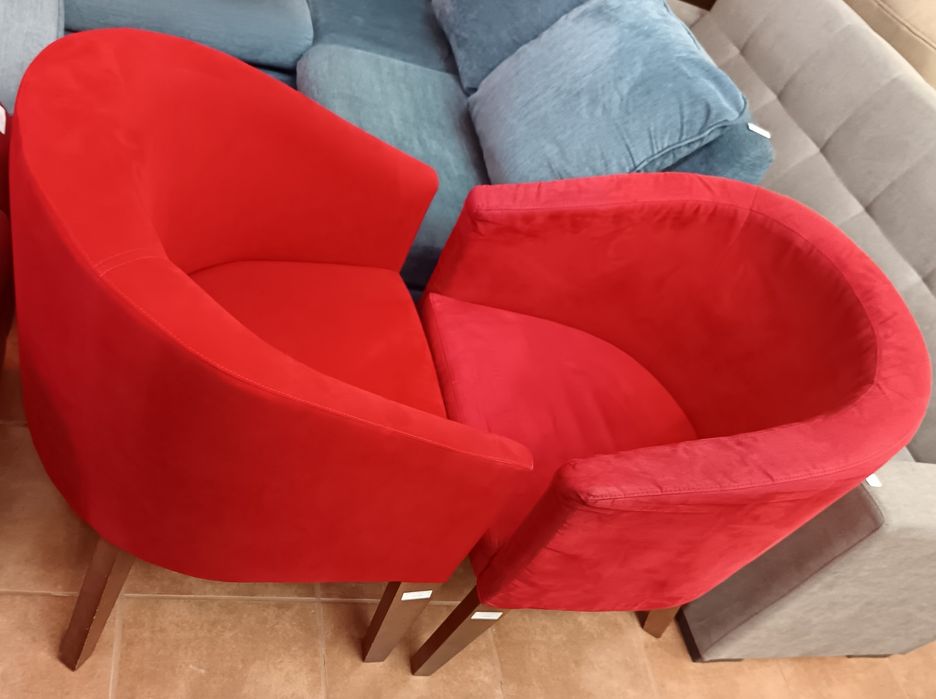 Cadeirões vermelhos