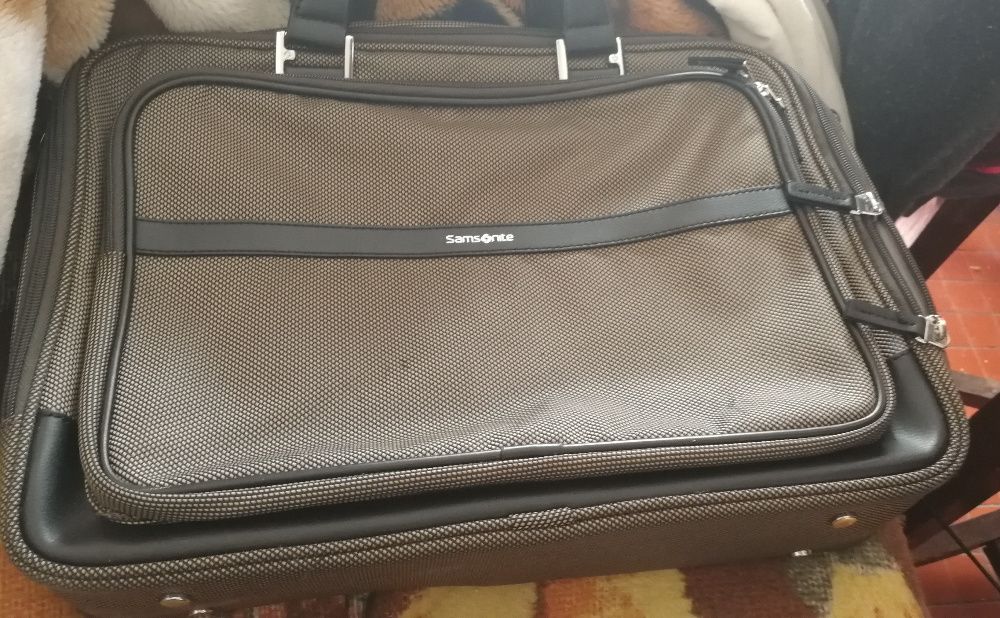 saco samsonite fabuloso pouco uso varias divisões numa especie de verd