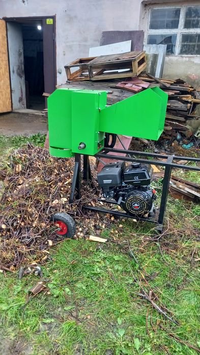 Подрібнювач гілок. Виробник.