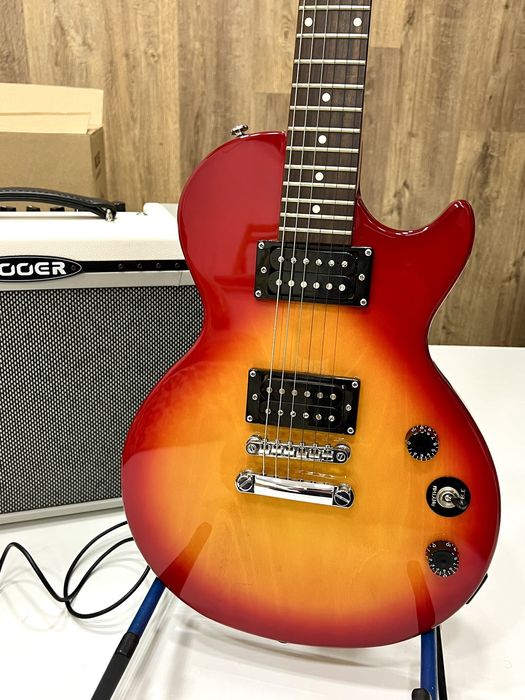 Электро гитара Epiphone Комбоусилитель Fender