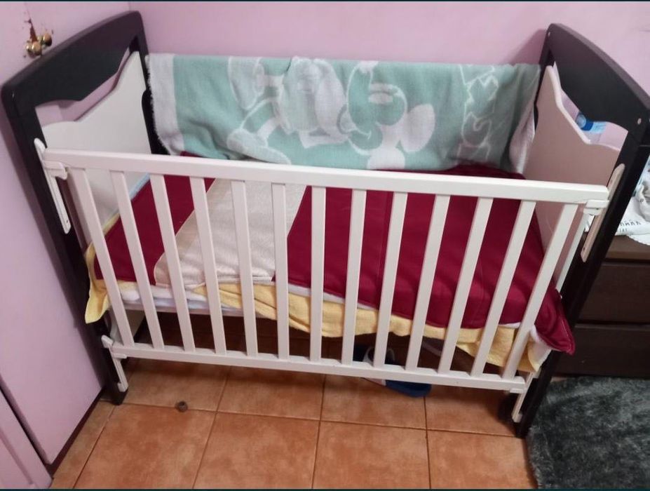 Cama de bebé de grades