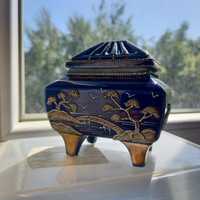 Japonia, MIKADO, stare, porcelanowe puzderko z ażurową przykrywką.